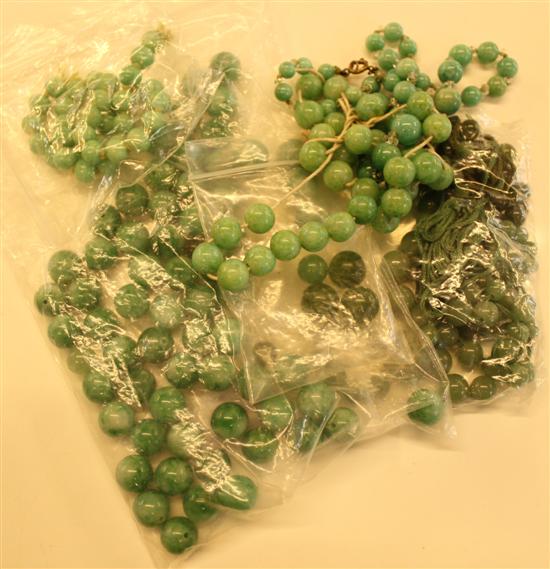 Box of jade beads & glass beads